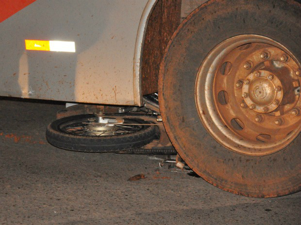 Casal de irmãos morre atropelado por ônibus em Campo Grande