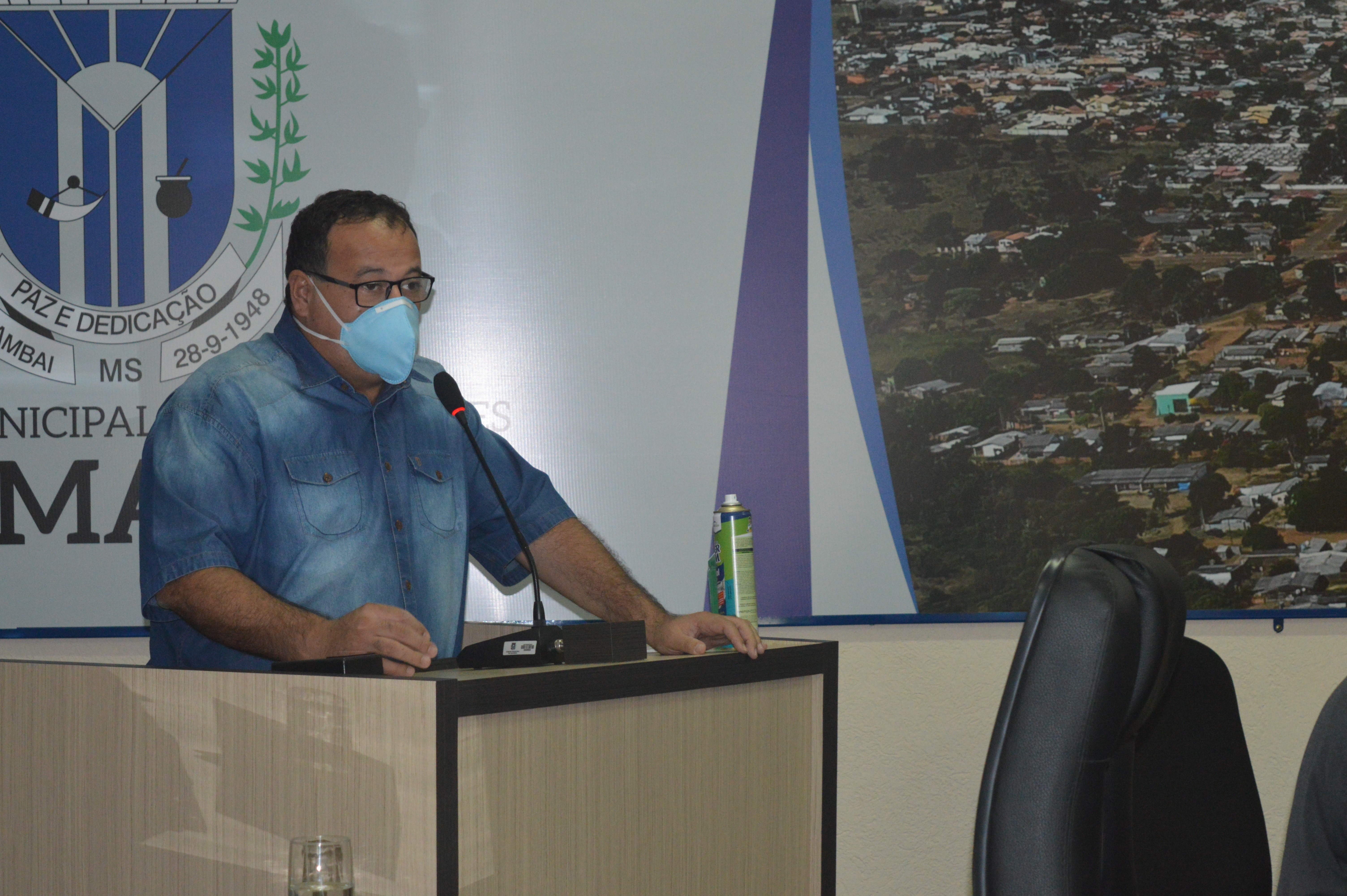 Prefeito Dr. Bandeira alerta os vereadores sobre os perigos da proliferação do coronavírus no município / Foto: Moreira Produções