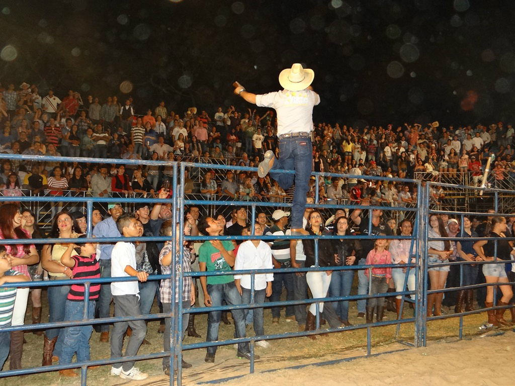 Sindicato Rural de Amambai destaca parcerias da Expobai Rodeio é atração garantida com arena lotada.