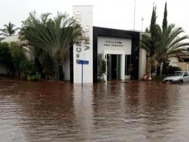 Chuva também foi forte em Paranaíba. (Foto: Perfil News)