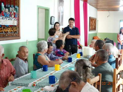 Vereador Bambil comemora o Dia da Mulher no Lar do Idoso de Amambai Vereador Jaime Bambil durante a ação social no Lar do Idoso / Foto: Assessoria