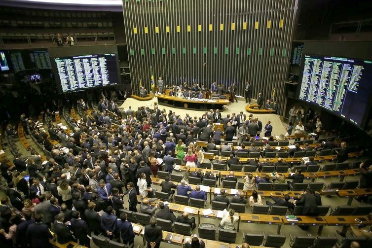 Câmara aprova bloqueio de bens de investigados por terrorismo O presidente da Câmara dos Deputados, Rodrigo Maia, preside a primeira sessão de votações da nova legislatura / Foto: Wilson Dias/Agência Brasil