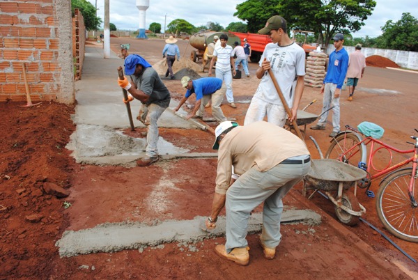 Vereador Carlinhos diz que a implantação do programa preserva o asfalto e garante segurança para a população / Foto: Prefeitura de Rio Verde