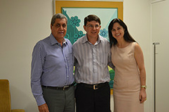 Vereador Cristino anuncia Academia para a vila Cristina Vereador Cristino acompanhado do governardor André Puccinelli e da deputada Mara CaseiroFoto: Divulgação
