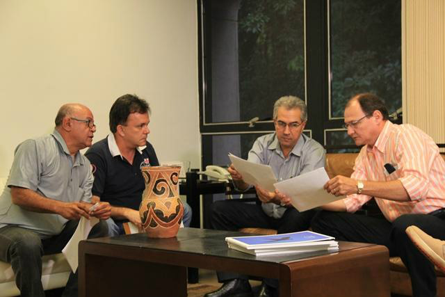 Azambuja se reúne com deputado Vander Loubet para acelerar liberação de recursos Azambuja se reúne com deputado Vander Loubet para acelerar liberação de recursos