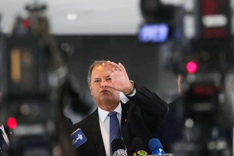 Bolsonaro pede apoio a ruralistas para projeto sobre áreas indígenas Deputado Alceu Moreira fala à imprensa / Foto: Antonio Cruz/ Agência Brasil