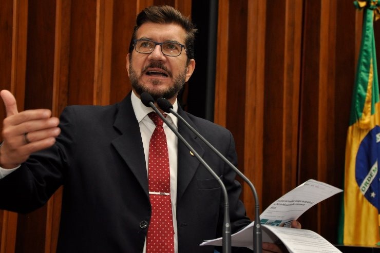 Kemp abordou na tribuna o processo de seleção de empresas para o emplacamento da nova placa Mercosul / Foto: Luciana Nassar