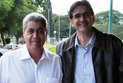 Prefeito de Amambai se reúne com Governador sobre construção do Dom Aquino Lanzarini e o governador Puccinelli. Prefeito recebeu com muita alegria a notícia da construção do Dom Aquino