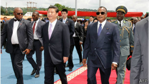 Líder chinês Xi Jinping em visita ao Congo: ajuda em gama variada de setores
