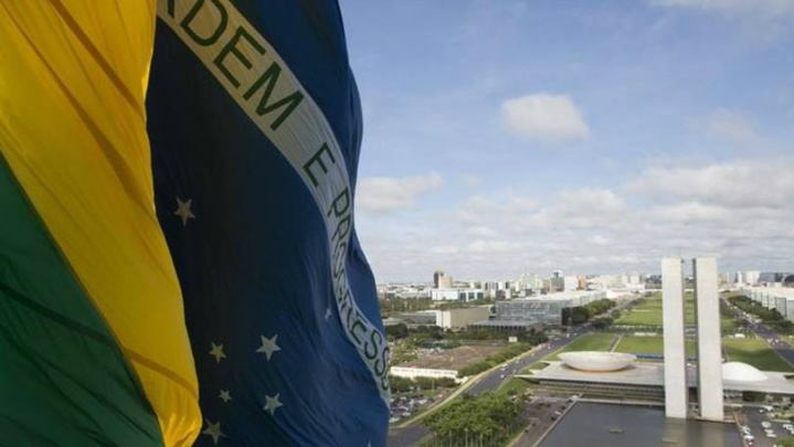 Governo publica decreto com bloqueio de despesas de 2015