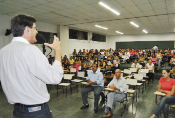 Curso de Costura Industrial beneficia 180 pessoas em Amambai Prefeito Dirceu Lanzarini durante lançamento do curso na FiamaFoto: Moreira Produções