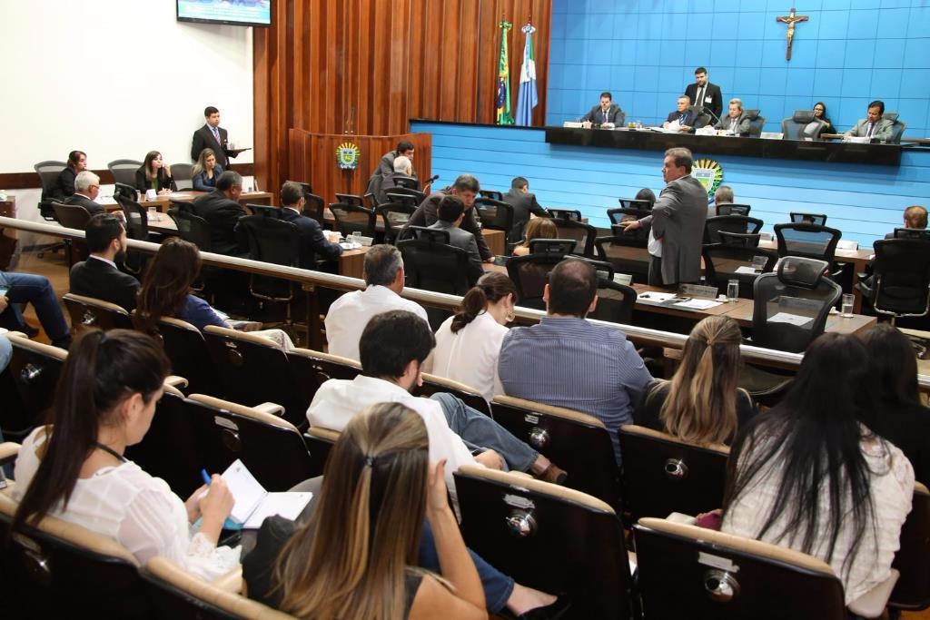 Uso de capacete em comércio aberto ao público deverá ser proibido Três propostas foram aprovadas na Ordem do Dia desta quinta-feira