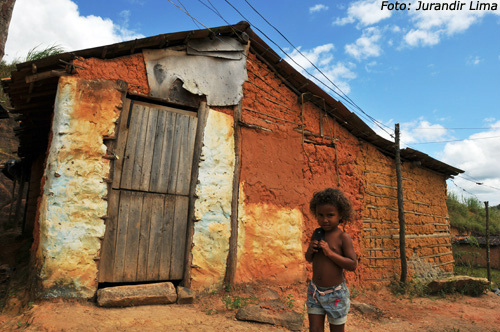 Em 2010, percentual de pessoas pobres em municípios de médio porte era maior Em 2010, percentual de pessoas pobres em municípios de médio porte era maior