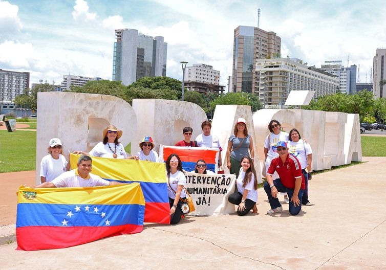 Embaixadora da Venezuela se reúne com venezuelanos que vivem no Brasil Embaixadora María Teresa Belandria reúne-se com venezuelanos que vivem no Brasil - Gaby Alvarez Bacalla/Direitos Reservados