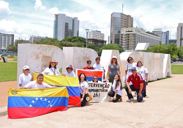 Embaixadora María Teresa Belandria reúne-se com venezuelanos que vivem no Brasil - Gaby Alvarez Bacalla‏/Direitos Reservados