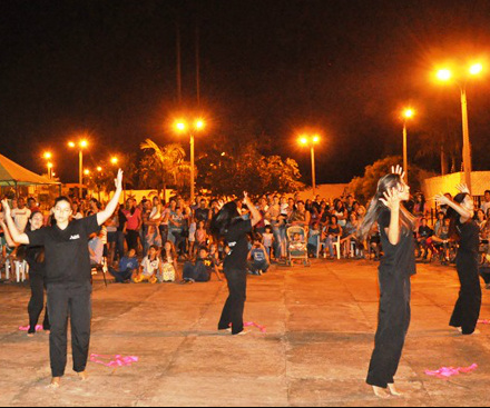 Administração municipal homenageia a mulher amambaiense Prefeitura de Amambai proporcionou duas noites diferenciadas a população, na última quinta e sexta-feira (6 e 7), no Parque da Cidade Muriama Mascarenhas.