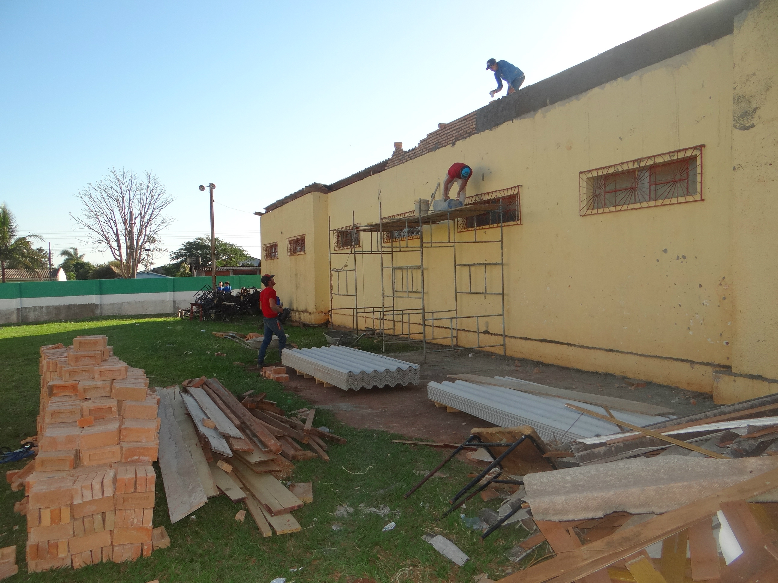 Na escola Cel. Felipe de Brum, os quatro pavilhões existentes estão sendo reformados, além da construção de um novo que abrigará a biblioteca e laboratórios / Foto: Moreira Produções