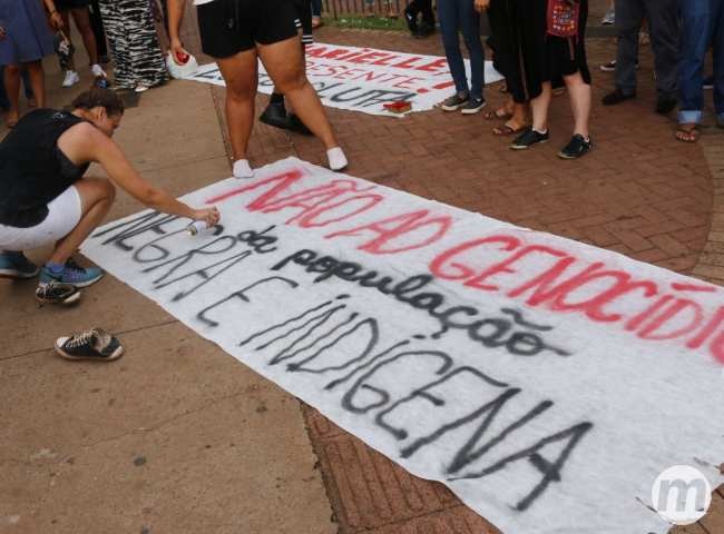 Campo-grandenses protestam no Centro após morte de vereadora carioca