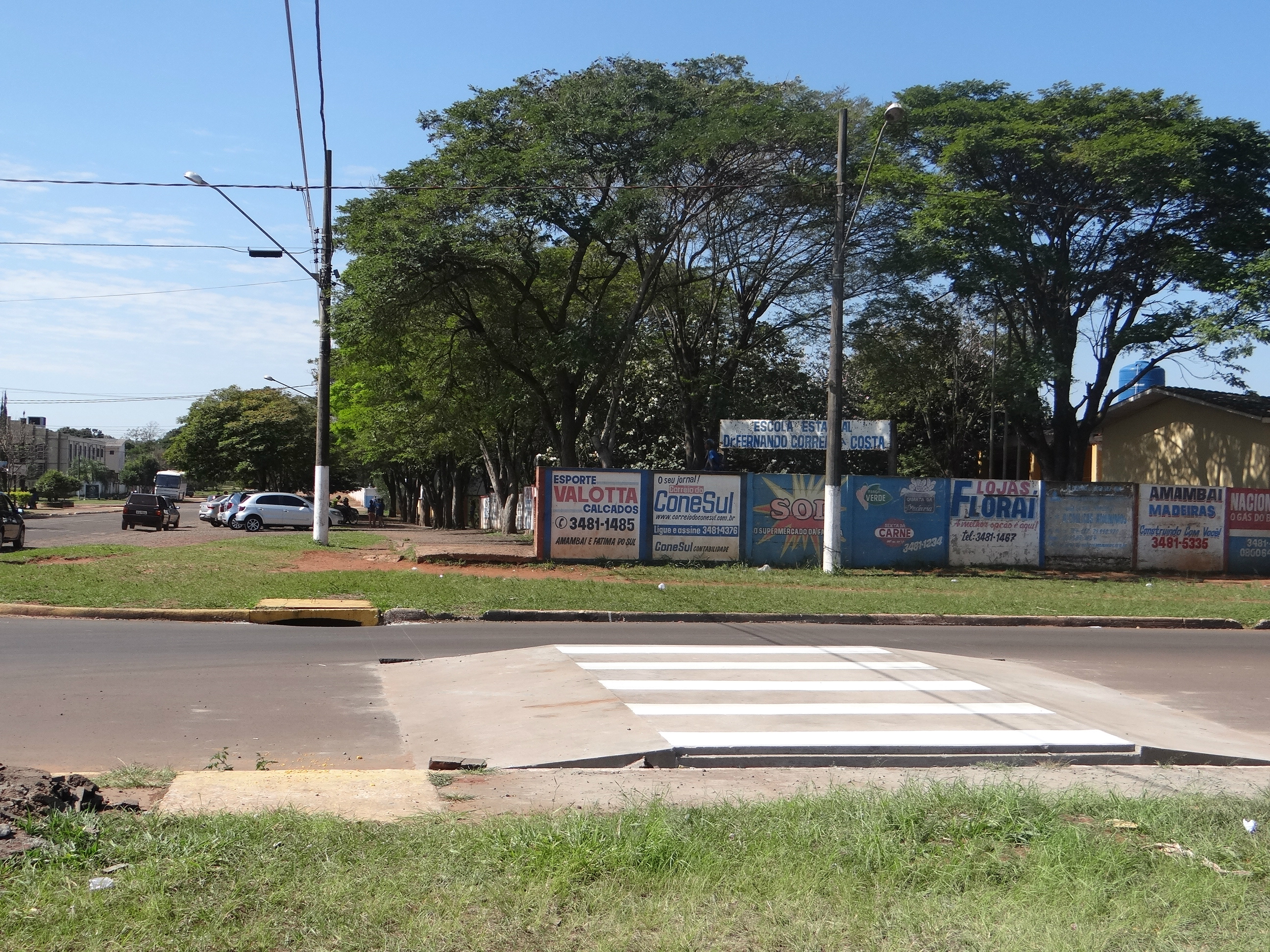 Passarela elevada em frente a escola Fernando está sendo construída pela Prefeitura de Amambai.