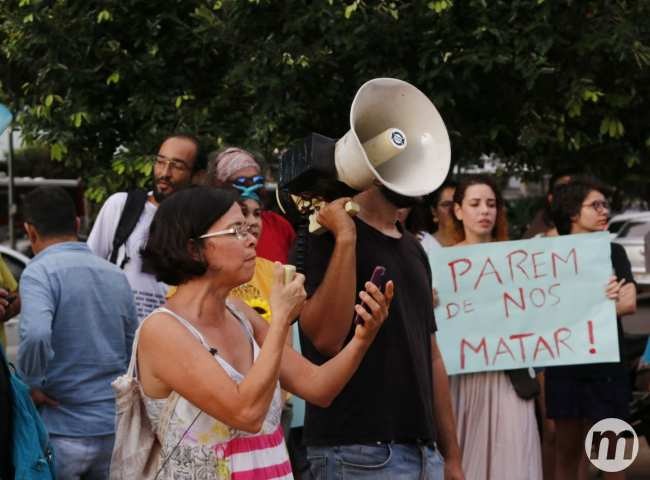 Campo-grandenses protestam no Centro após morte de vereadora carioca