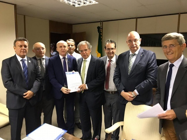 Paulo Guedes recebeu a diretoria da CNM (Foto: Agência CNM)