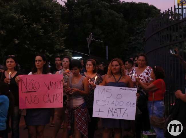 Campo-grandenses protestam no Centro após morte de vereadora carioca
