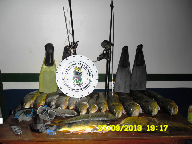 PMA prende pescadores em pesca subaquática no rio Formoso em Bonito
