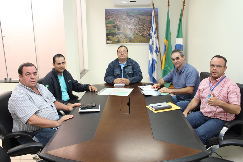 Reunião aconteceu no gabinete do prefeito Dr. Bandeira. / Foto: Decom