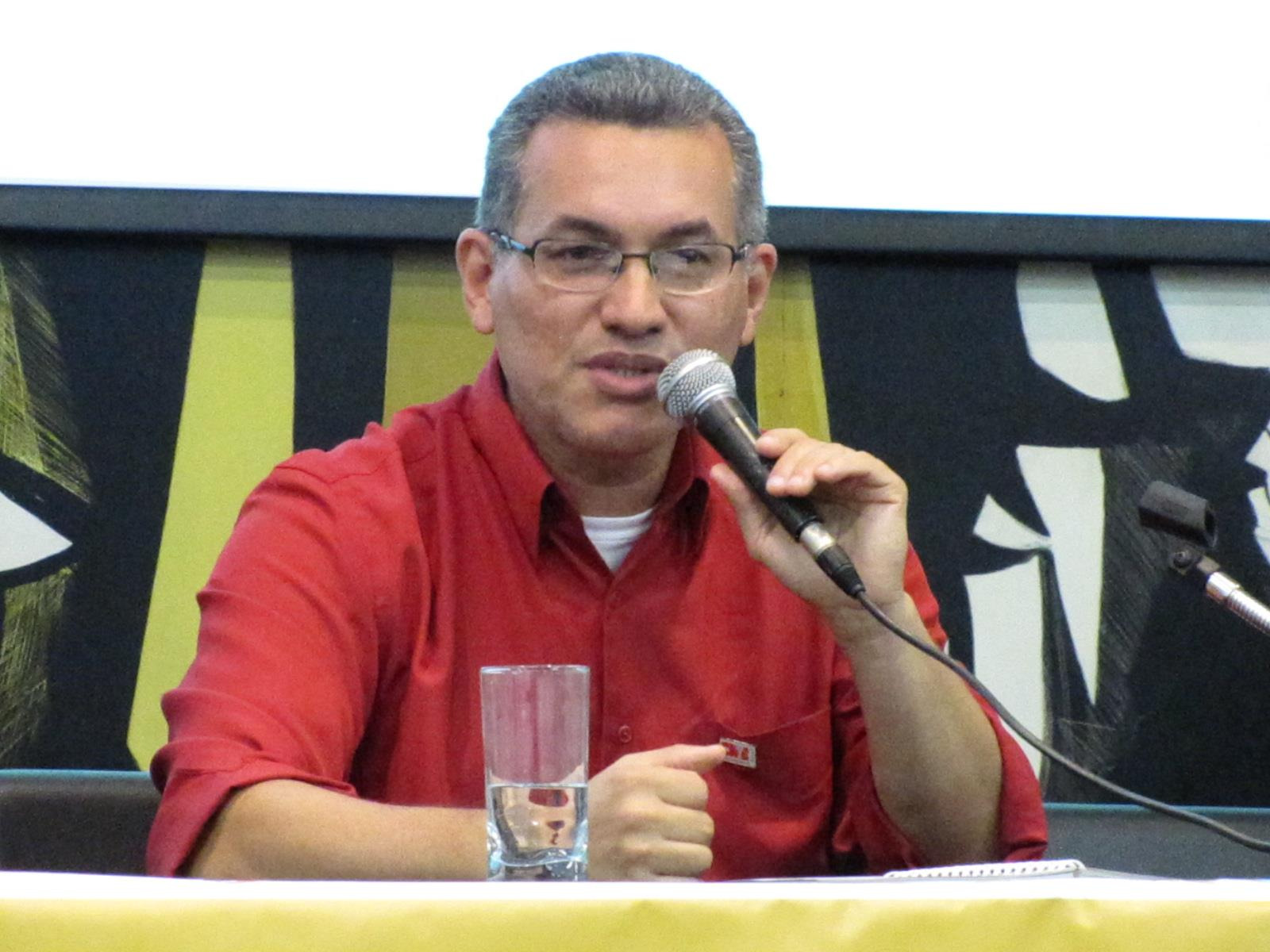 Só a queda desse governo porá fim ao desmonte dos direitos sociais, afirma Heleno Araújo, presidente da CNTE