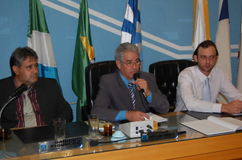 Resumo da sessão da Câmara do dia 16 de maio de 2011 Mesa diretora do legilastivo municipal de Amambai, durante sessão do dia 16 de maioFoto: Moreira Produções