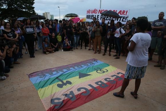 Atos no Brasil e em outros países homenageiam vereadora e pedem punição Em Brasília, manifestantes destacaram luta de Marielle FrancoWilson Dias/Agência Brasil