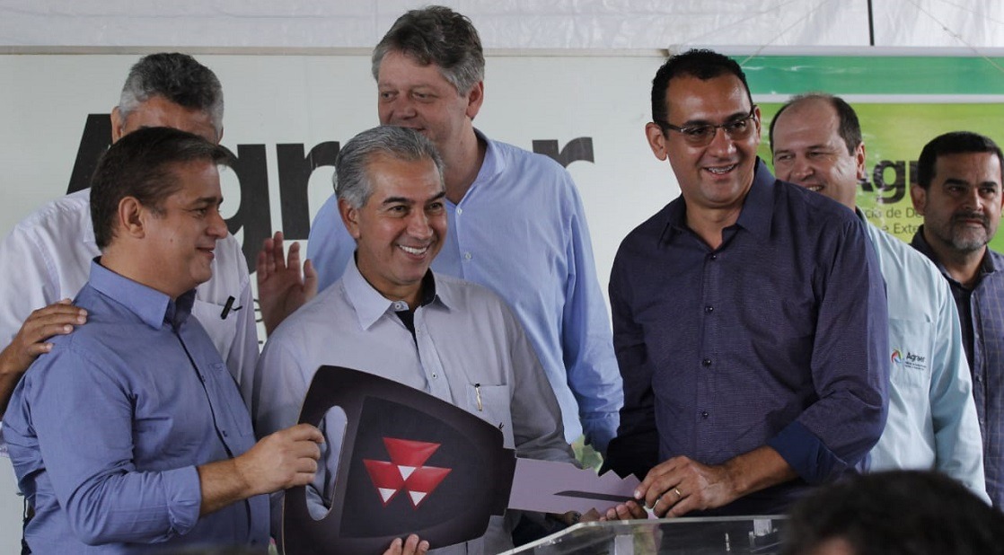 Governo inicia entrega de equipamentos agrícolas Governo inicia entrega de equipamentos agrícolas