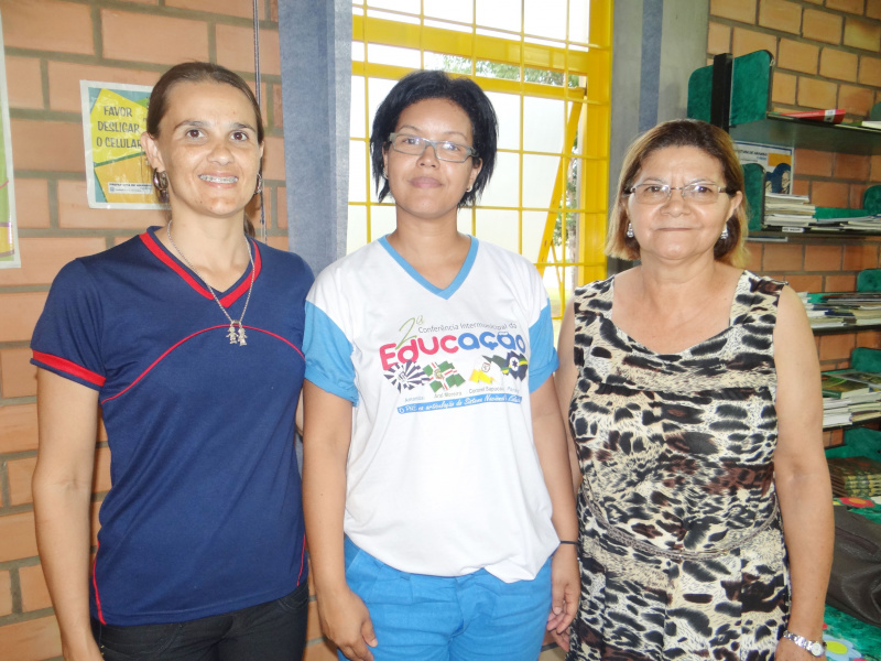 A secretaria de Educação Vera Lorensetti, junto com as coordenadoras do programa, Algemira e Vânia.