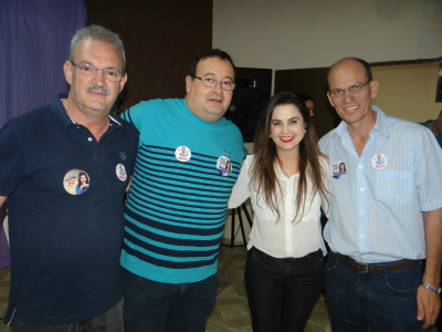 Deputada Mara Caseiro faz lançamento de campanha em Amambai E/D- Deputado Geraldo Resende, vice-prefeito Dr. Bandeira, deputada Mara Caseiro e o prefeito Sérgio Barbosa, durante o evento / Foto: Moreira Produções