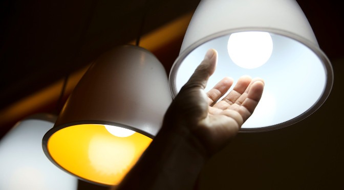 Para beneficiários de programas sociais, conta de luz tem tarifa reduzida