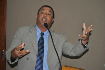 Vereador Carlinhos preocupado com a geração de empregos no municípioFoto: Moreira Produções