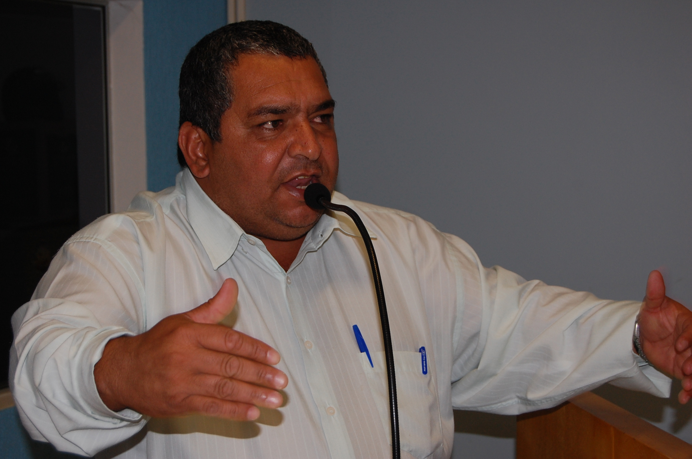 Brito quer ônibus para transportar atletas de Amambai Vereador Brito quer investimentos para o desenvolvimento do esporte no municipioFoto: Moreira Produções