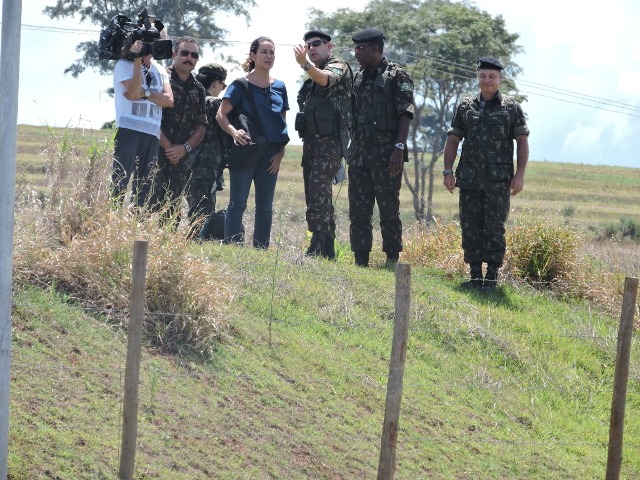 Foto: GloboNews faz reportagem com o 17° RC MEC.