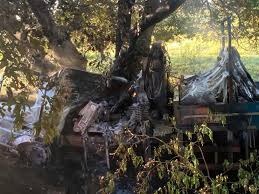 Homem morre carbonizado em acidente envolvendo caminhão Caminhão pegou fogo e uma pessoa morreu carbonizada; outras três foram socorridas (Foto: Direto das Ruas)