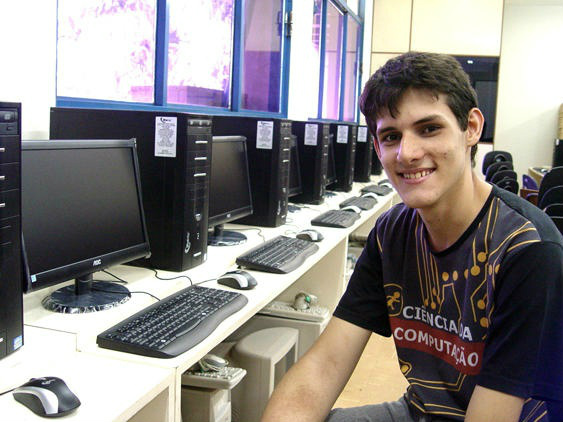 UEMS recebe 194 novos computadores e aguarda pela chegada de outros 920 UEMS recebe 194 novos computadores e aguarda pela chegada de outros 920