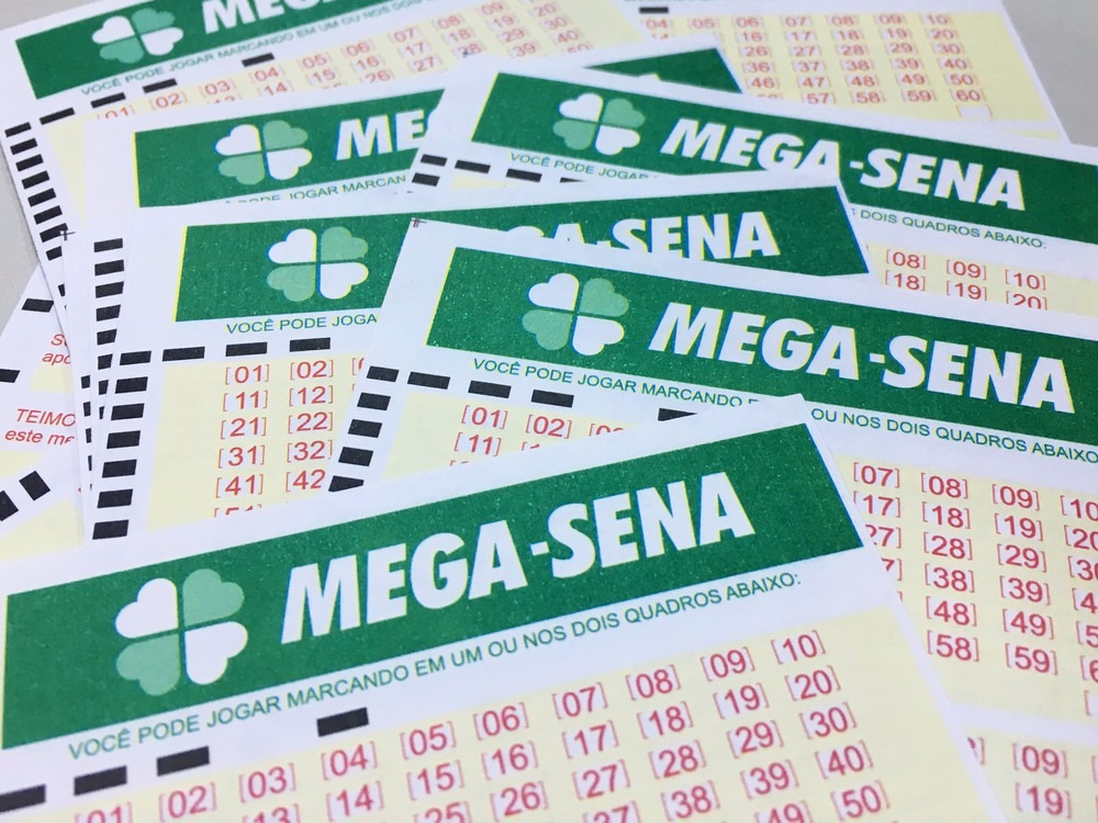 Mega-Sena pode pagar R$ 45 milhões neste sábado (Foto: Heloise Hamada/G1)