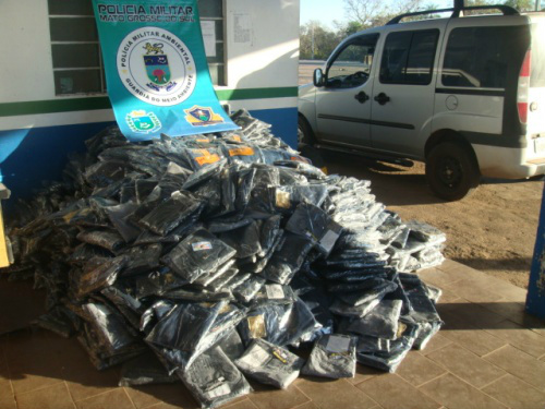 PMA apreende Uno carregado de calças contrabandeadas