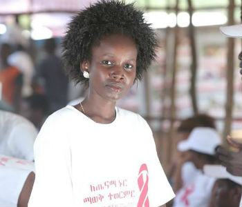 Mulheres e meninas estão "ficando para trás" na luta contra HIV na África