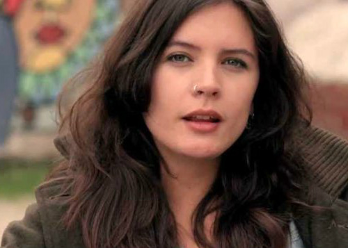 Musa chilena, a comunista Camila Vallejo assumiu na manhã desta terça-feira o cargo de no Congresso e se converteu na representante mais jovem da Câmara