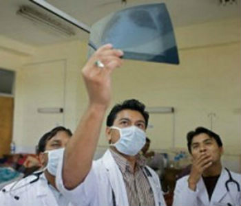 Especialistas recomendam que as pessoas com contato próximo aos casos do coronavirus não viajem. Foto: OMS