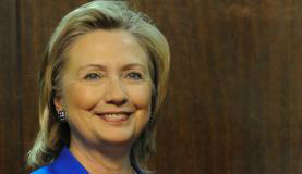 Trump propõe banir entrada de muçulmanos nos EUA; Hillary se opõe Já Hillary Clinton defendeu diálogo com a comunidade muçulmana que mora nos EUA