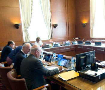 Staffan de Mistura (segunda à esquerda) em consultas sobre a Síria. Foto: ONU/Jean-Marc Ferré