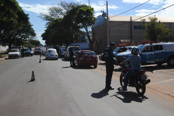 Em uma semana a Polícia Militar de Amambai realizou 13 blitz preventivas / Foto: Moreira Produções