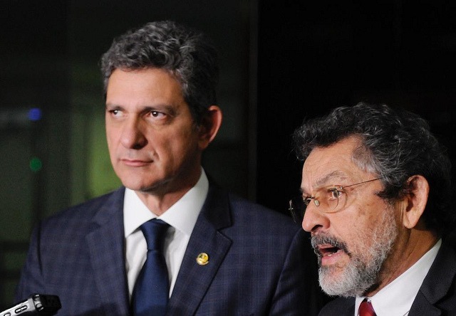 Senadores Rogério Carvalho (PT-SE) e Paulo Rocha (PT-PA) durante coletiva de imprensa no Congresso Nacional, em Brasília (DF) / Alessandro Dantas/ PT no Senado