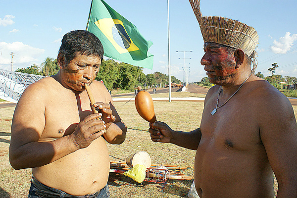 Índios cobram compromisso do Governo Índios das duas aldeias se uniram em protesto às péssimas condições das estradas (Foto : Hédio Fazan/OPROGRESSO)